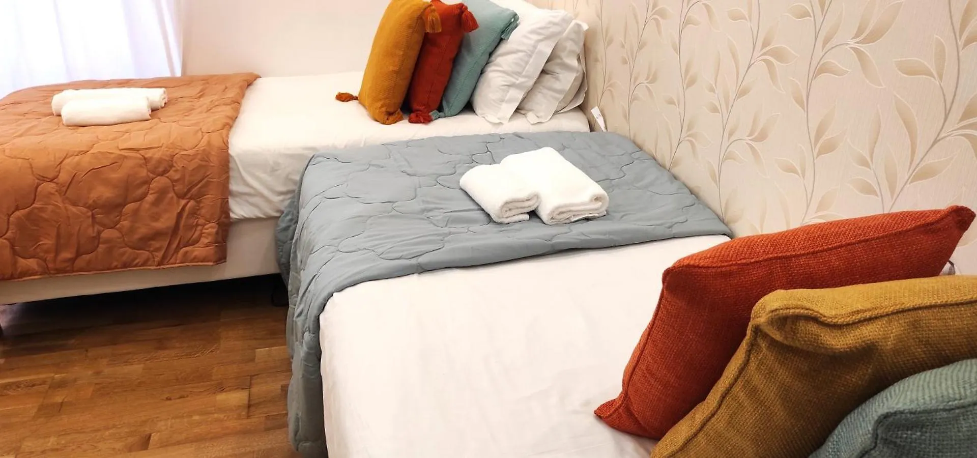 Sweet Suites Guesthouse Close To Famous Avenue Liberty Лиссабон Гостевой дом