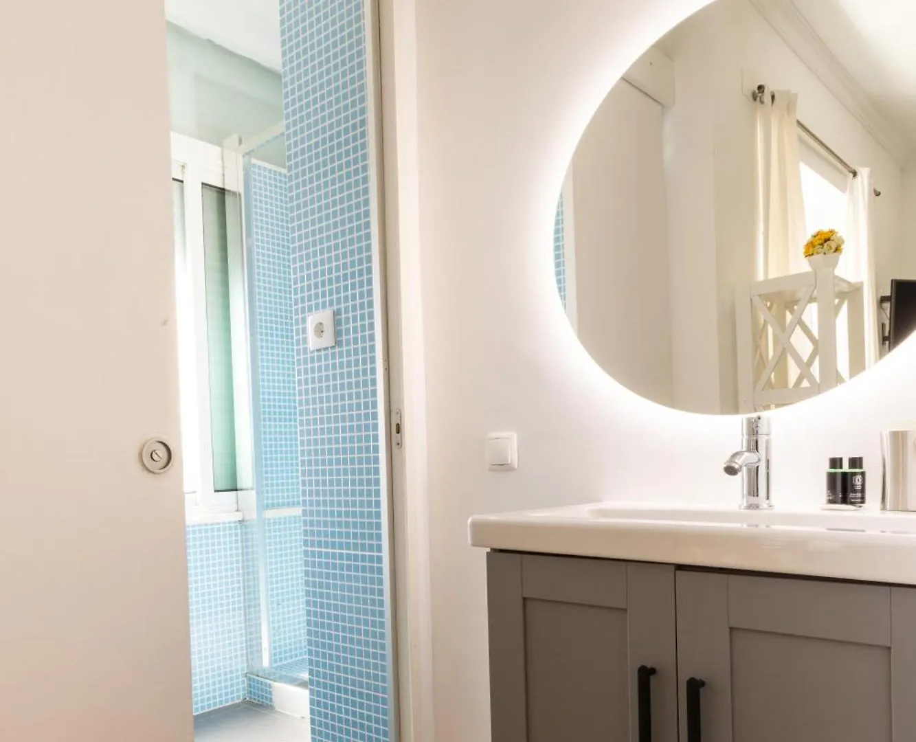 Гостевой дом Sweet Suites Guesthouse Close To Famous Avenue Liberty Лиссабон