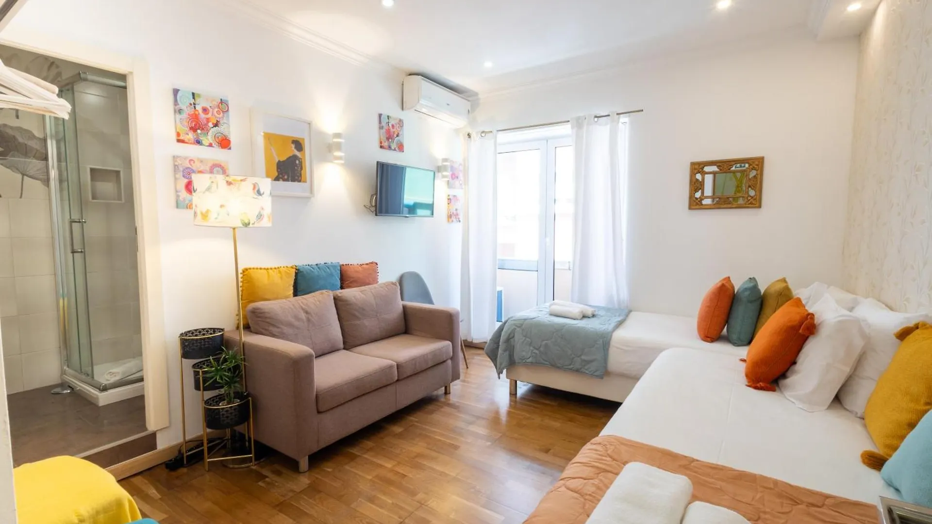 Sweet Suites Guesthouse Close To Famous Avenue Liberty Lisboa 3*,  Portugal