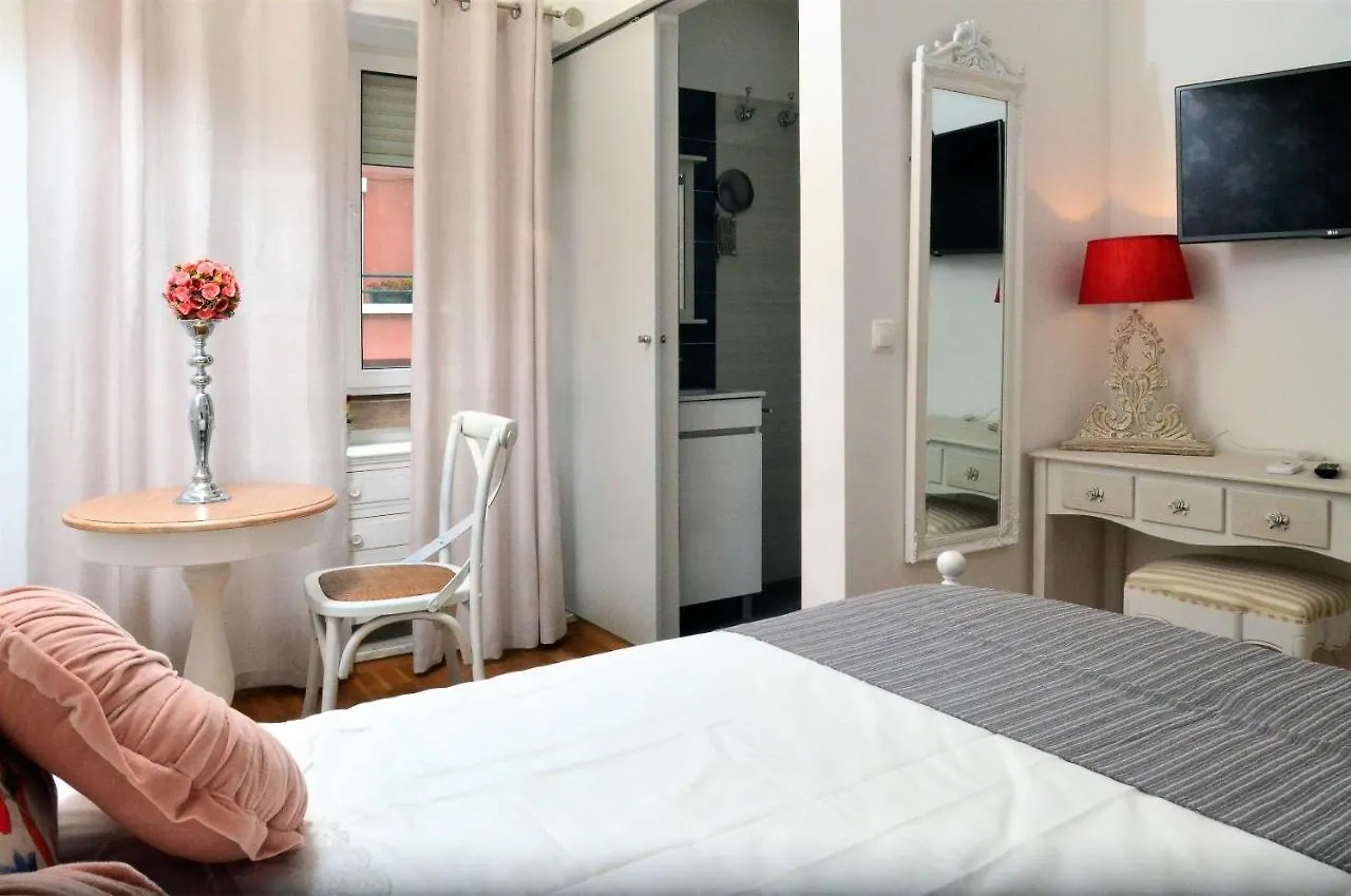 Sweet Suites Guesthouse Close To Famous Avenue Liberty Lisboa 3*,