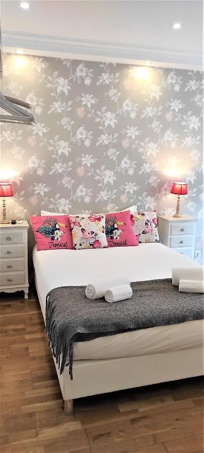 Sweet Suites Guesthouse Close To Famous Avenue Liberty Lisboa 3*,  Portugal