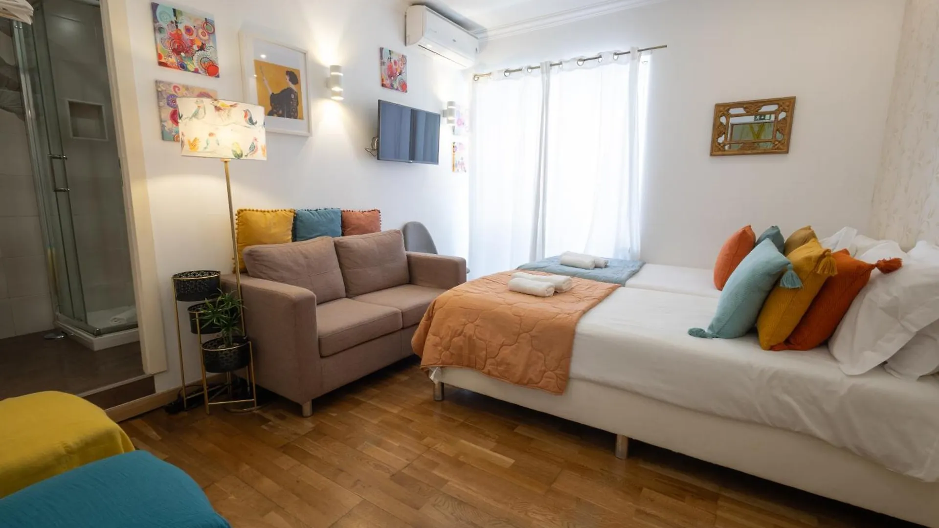 Sweet Suites Guesthouse Close To Famous Avenue Liberty Lisboa 3*,